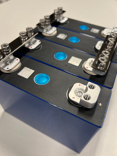 Cum se asambleaza un kit de celule prismatice litiu fier fosfat (LiFePO4) cu modul de gestiune