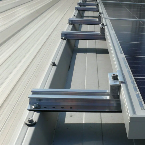 Structura prindere 1 x 6 panouri pe panouri sandvis